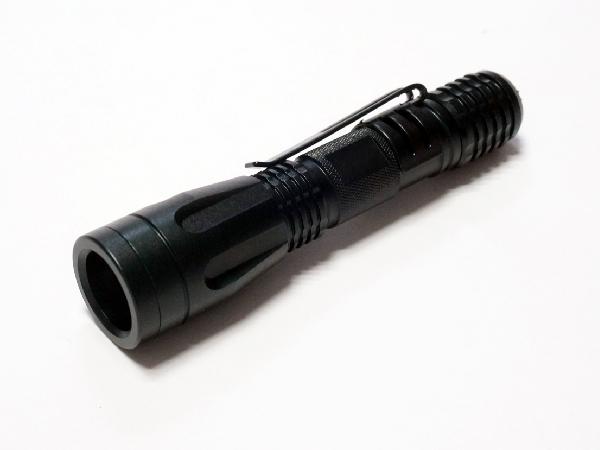 Sıcak satış kontrol hafif 2AAA Saline ağır pil kullanışlı beyaz IP67 uzun çalışma süresi küçük kalem led torch