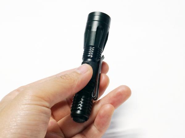 Sıcak satış kontrol hafif 2AAA Saline ağır pil kullanışlı beyaz IP67 uzun çalışma süresi küçük kalem led torch