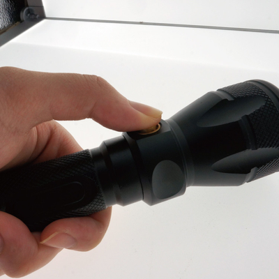 Push Button Switch ile Zor El Dalış LED El Feneri 600 Lümen