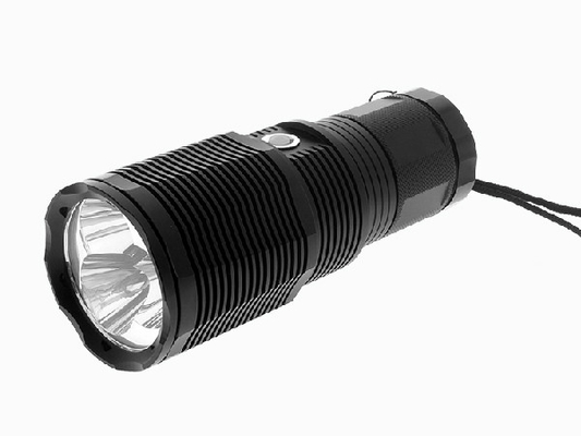 Aşırı yüksek parlak XHP50x3 LED 6000 lümen 4x18650 8800 mAh su direnci IP67 şarj edilebilir LED el feneri